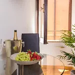 Girolamo's Jacuzzi Place Apartment *