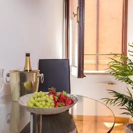 Girolamo's Jacuzzi Place Lägenhet *