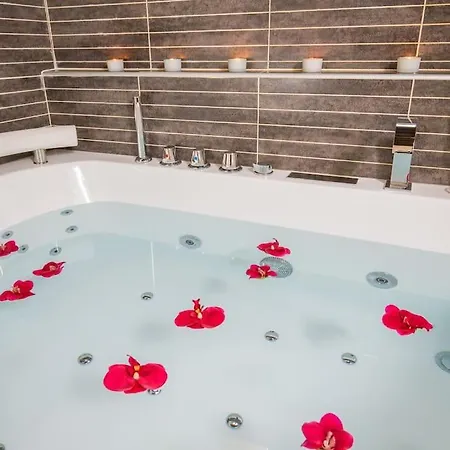 Lägenhet Girolamo's Jacuzzi Place