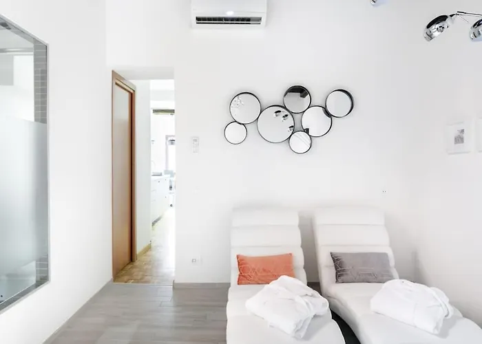 Girolamo's Jacuzzi Place Apartment *